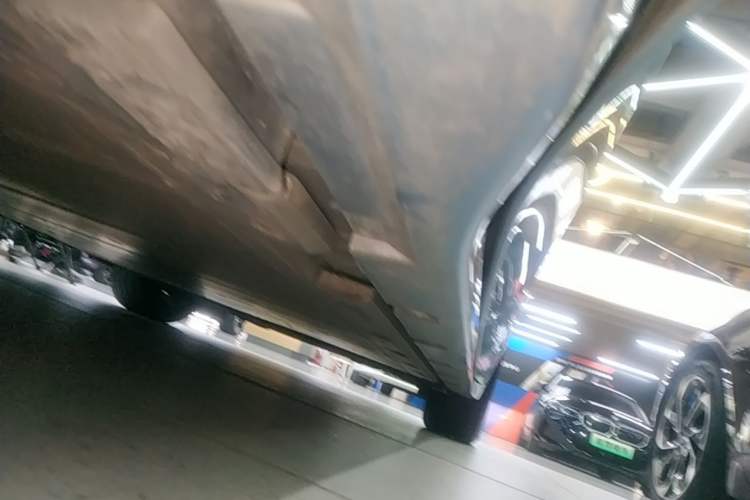Used Zeekr 001 2023 WE Edition 86 kWh Right Side Sill