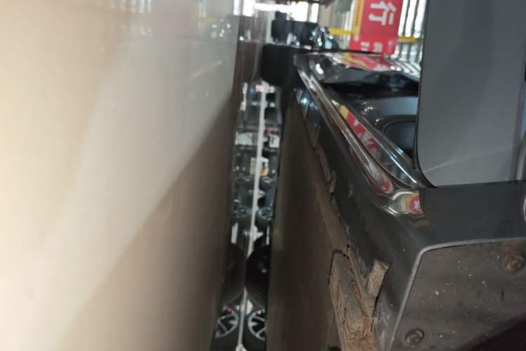 Used Zeekr 001 2023 WE Edition 100 kWh Right Side Sill