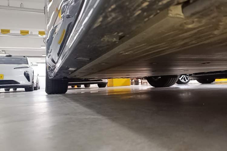 Used Zeekr 001 2023 WE Edition 86 kWh Right Side Sill