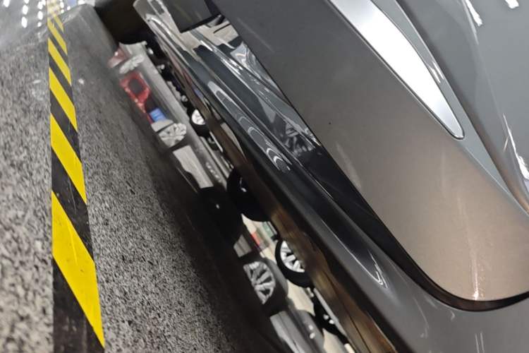 Used Zeekr 001 2023 WE Edition 100 kWh Right Side Sill
