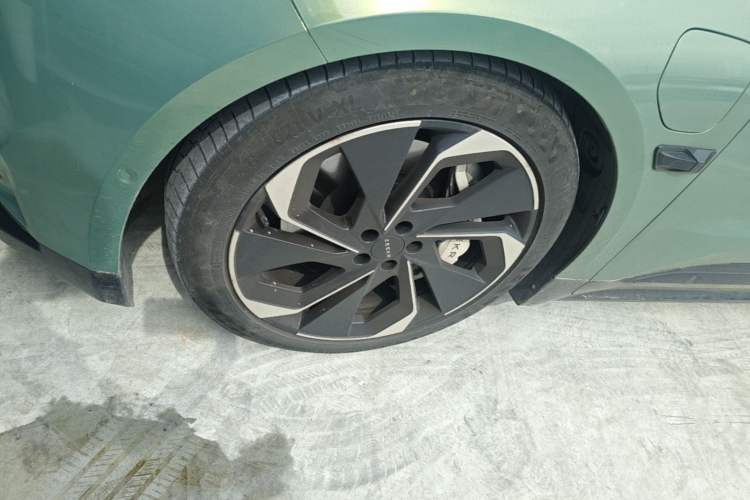Used Zeekr 001 2023 ME Edition 100 kWh Left Front Wheel Hub