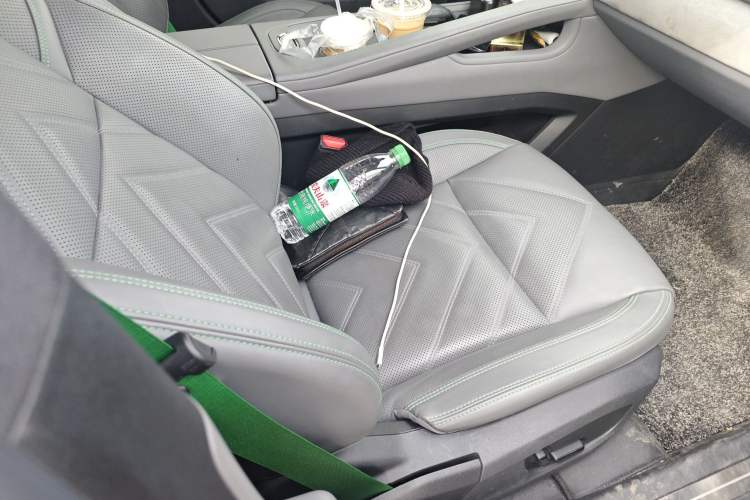 Used Zeekr 001 2023 ME Edition 100 kWh Right Front Seat