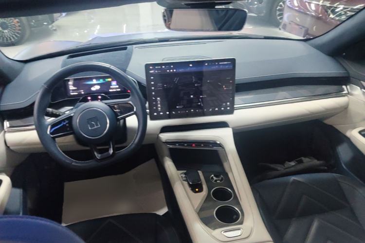 Used Zeekr 001 2023 YOU Edition 100 kWh Center Console