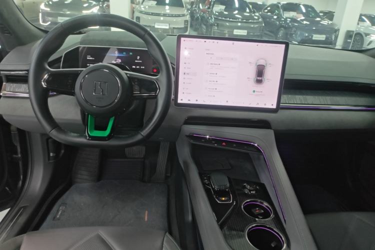 Used Zeekr 001 2023 YOU Edition 100 kWh Center Console