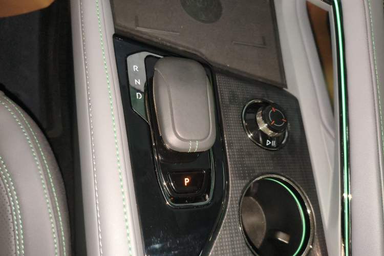 Used Zeekr 001 2023 WE Edition 86 kWh Gear Lever
