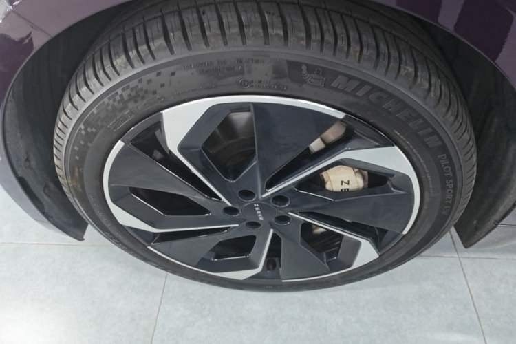Used Zeekr 001 2023 YOU Edition 100 kWh Left Front Wheel Hub