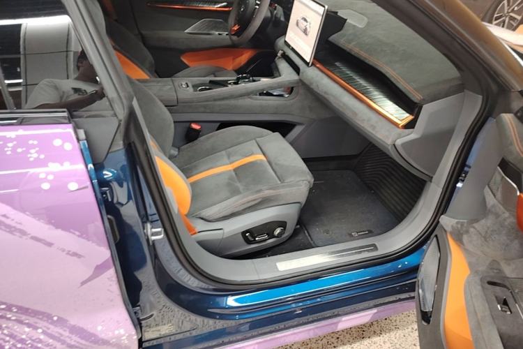 Used Zeekr 001 2023 YOU Edition 100 kWh Right Front Seat