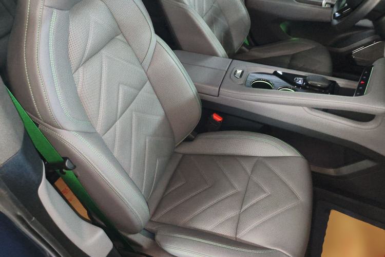 Used Zeekr 001 2023 WE Edition 86 kWh Right Front Seat