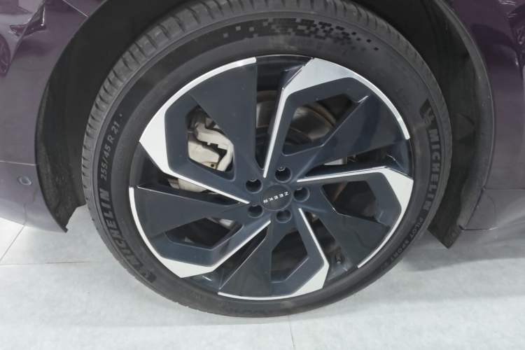 Used Zeekr 001 2023 YOU Edition 100 kWh Right Rear Wheel Hub