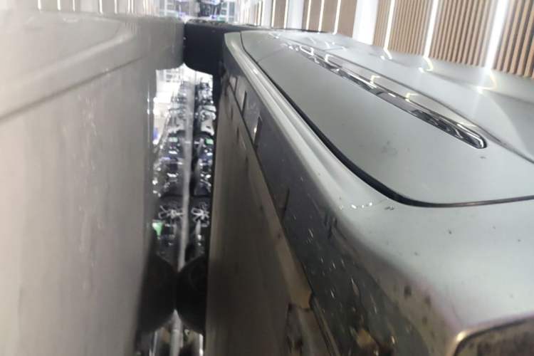 Used Zeekr 001 2023 YOU Edition 100 kWh Right Side Sill