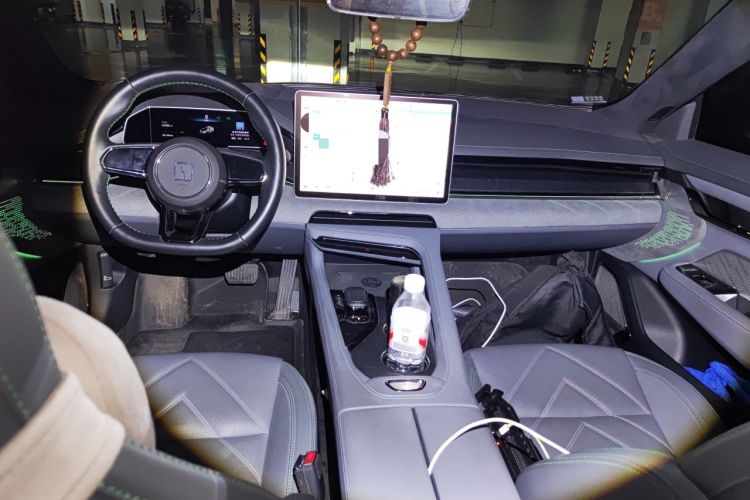 Used Zeekr 001 2023 WE Edition 100 kWh Center Console