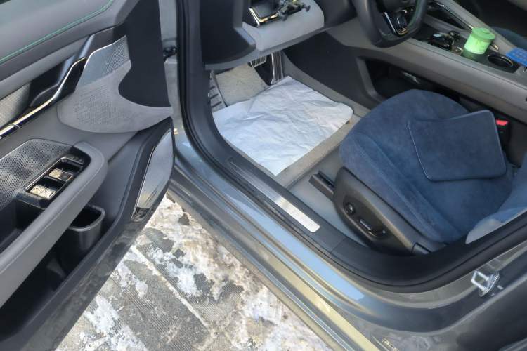 Used Zeekr 001 2023 WE Edition 100 kWh Driver Seat