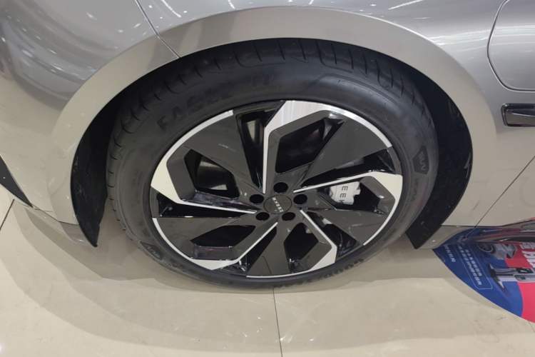 Used Zeekr 001 2023 WE Edition 86 kWh Left Front Wheel Hub
