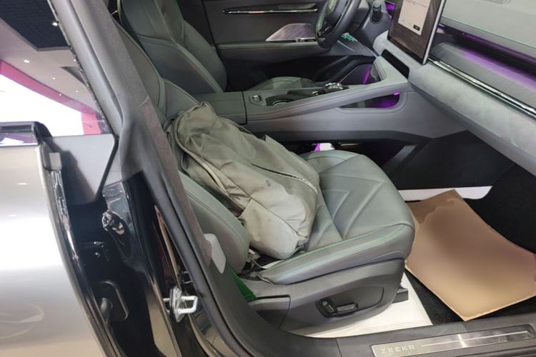 Used Zeekr 001 2023 WE Edition 86 kWh Right Front Seat