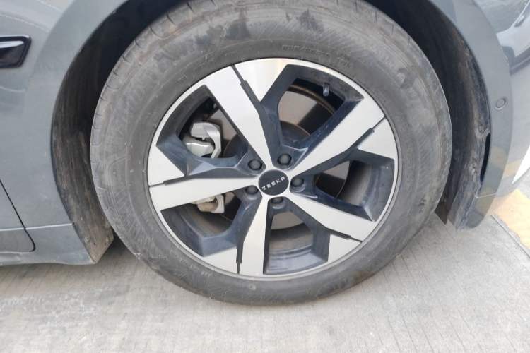 Used Zeekr 001 2023 WE Edition 100 kWh Right Front Wheel Hub