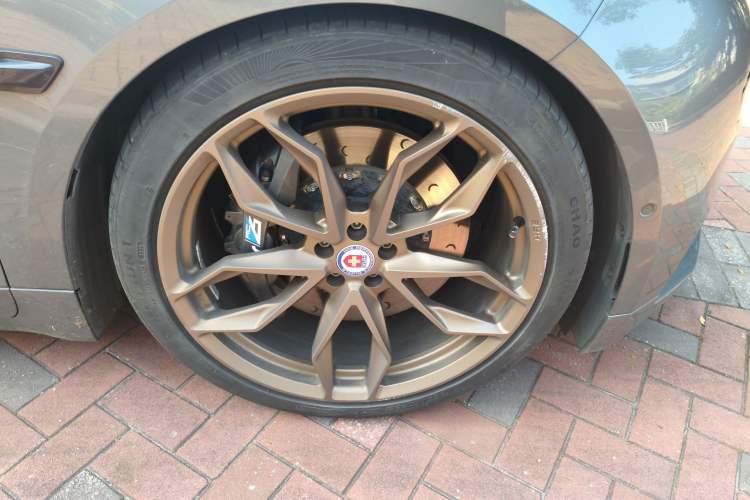 Used Zeekr 001 2023 WE Edition 86 kWh Right Front Wheel Hub