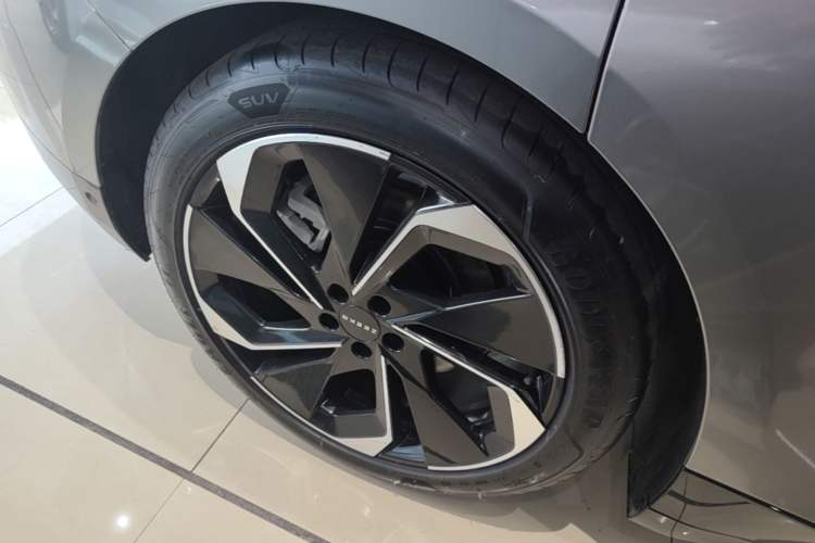 Used Zeekr 001 2023 WE Edition 86 kWh Right Rear Wheel Hub