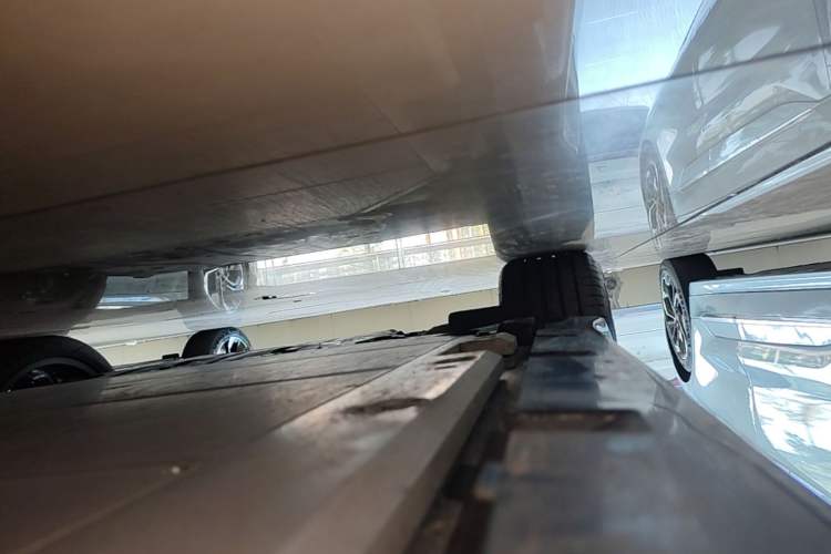 Used Zeekr 001 2023 WE Edition 86 kWh Right Side Sill