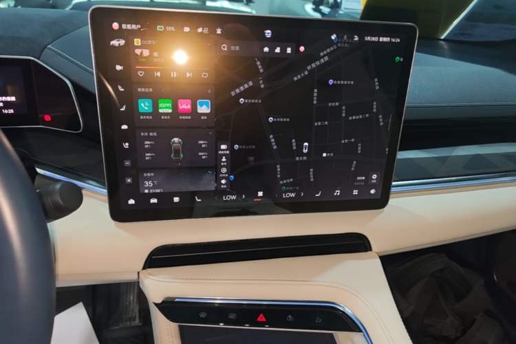 Used Zeekr 001 2023 WE Edition 86 kWh Audio And AC Panel