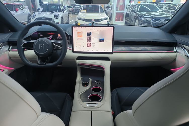 Used Zeekr 001 2023 WE Edition 86 kWh Center Console