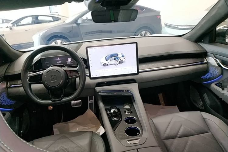 Used Zeekr 001 2023 WE Edition 100 kWh Center Console