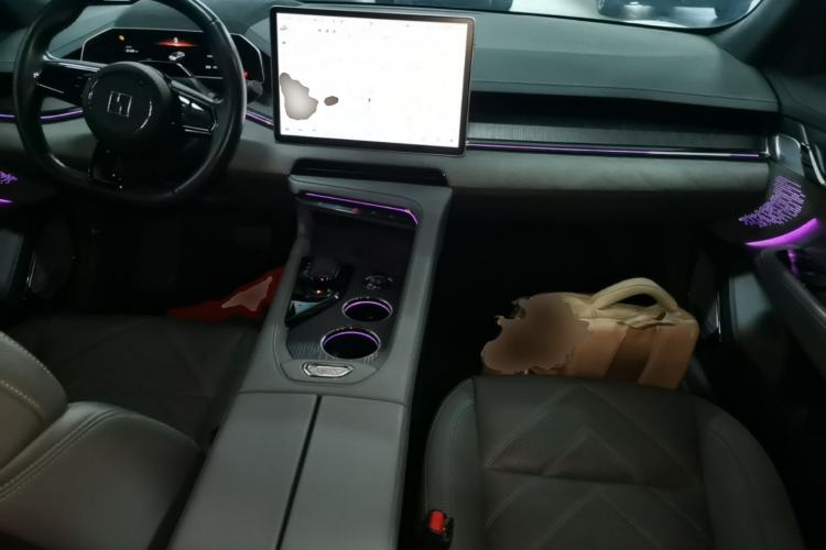 Used Zeekr 001 2023 WE Edition 100 kWh Center Console
