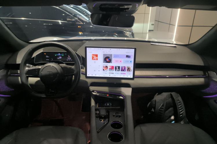 Used Zeekr 001 2023 WE Edition 86 kWh Center Console