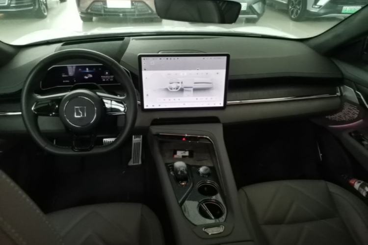 Used Zeekr 001 2023 WE Edition 86 kWh Center Console