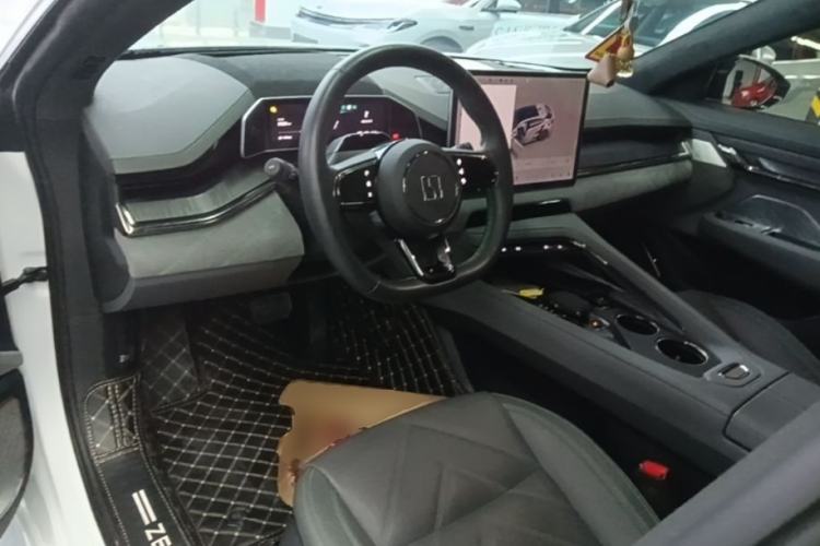 Used Zeekr 001 2023 WE Edition 100 kWh Center Console