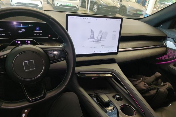 Used Zeekr 001 2023 WE Edition 100 kWh Center Console