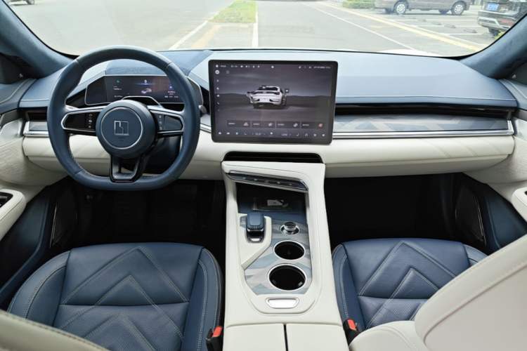 Used Zeekr 001 2023 WE Edition 86 kWh Center Console