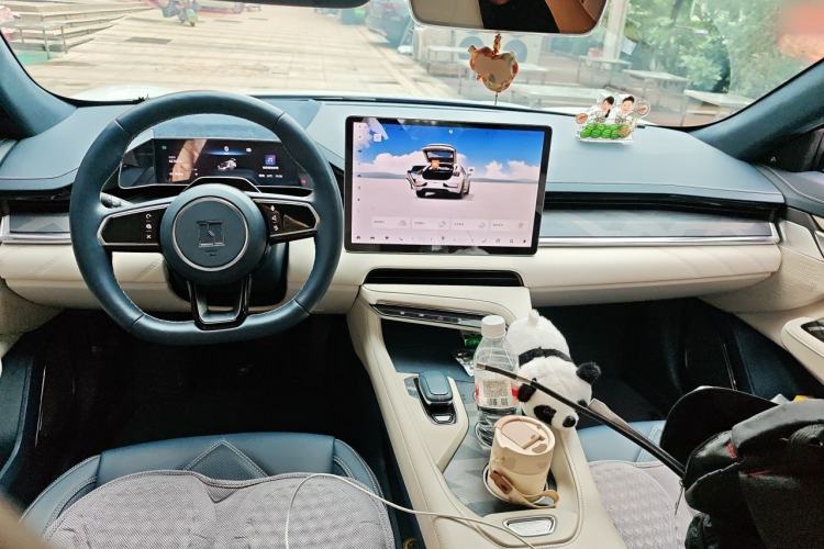 Used Zeekr 001 2023 ME Edition 100 kWh Center Console