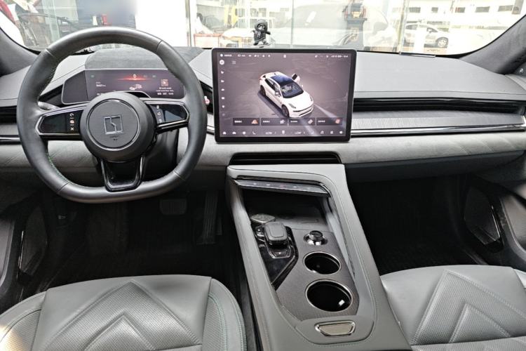 Used Zeekr 001 2023 WE Edition 100 kWh Center Console