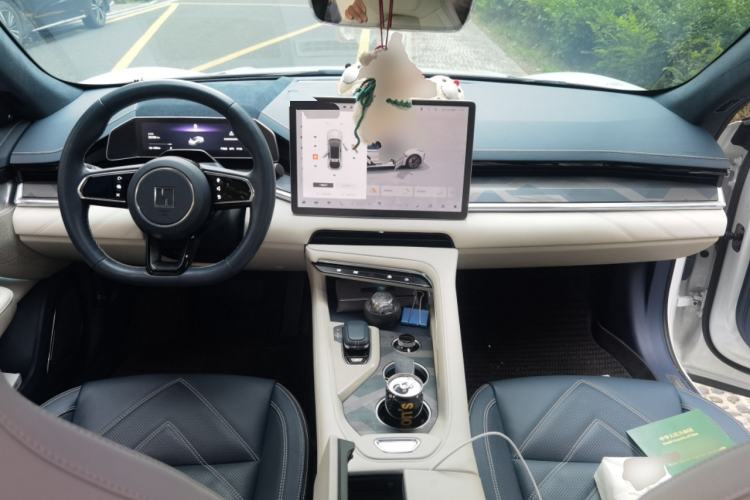 Used Zeekr 001 2023 ME Edition 100 kWh Center Console