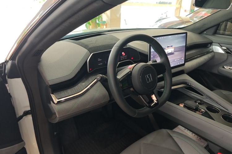 Used Zeekr 001 2023 WE Edition 100 kWh Center Console
