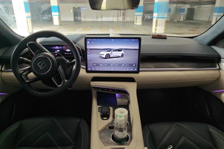 Used Zeekr 001 2023 WE Edition 86 kWh Center Console