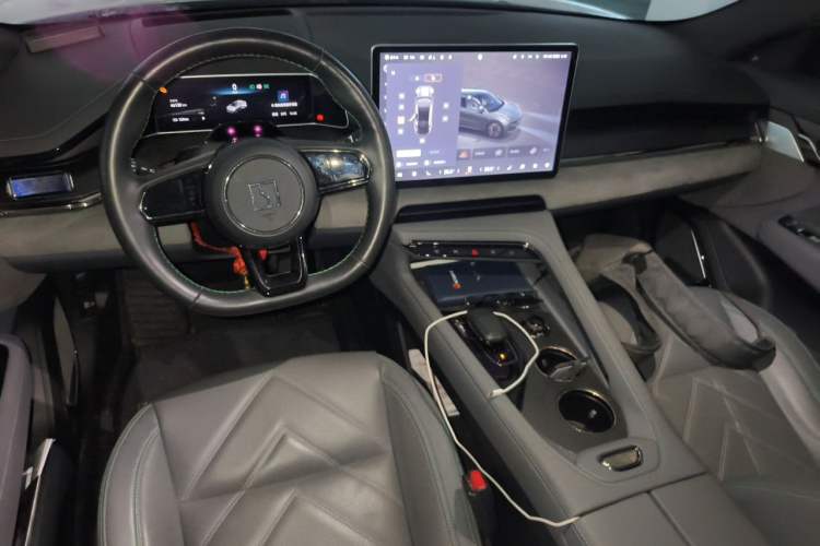 Used Zeekr 001 2023 YOU Edition 100 kWh Center Console