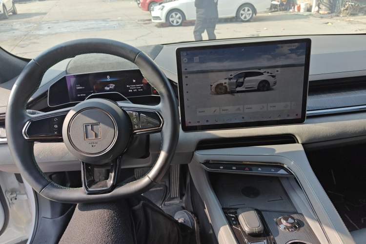 Used Zeekr 001 2023 ME Edition 100 kWh Center Console