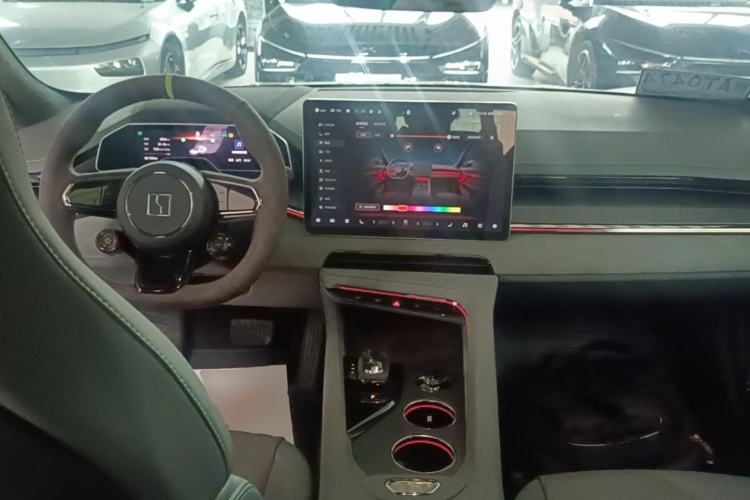Used Zeekr 001 2023 WE Edition 100 kWh Center Console