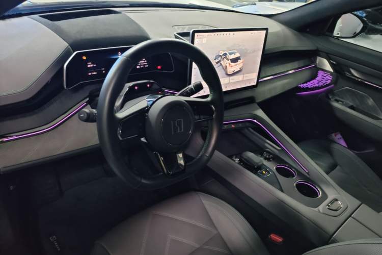 Used Zeekr 001 2023 WE Edition 86 kWh Center Console