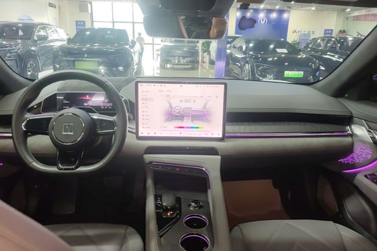 Used Zeekr 001 2023 WE Edition 86 kWh Center Console