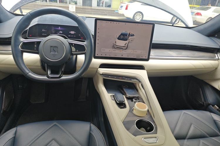 Used Zeekr 001 2023 WE Edition 100 kWh Center Console