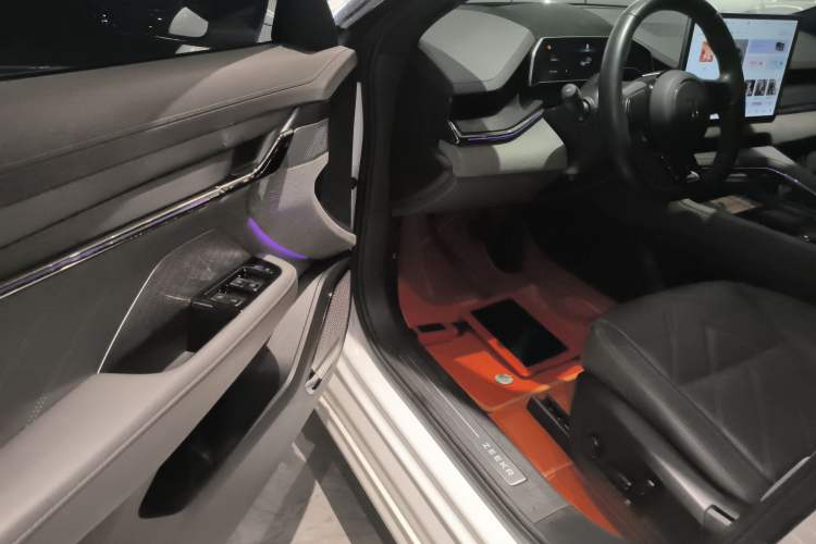 Used Zeekr 001 2023 WE Edition 86 kWh Driver Seat
