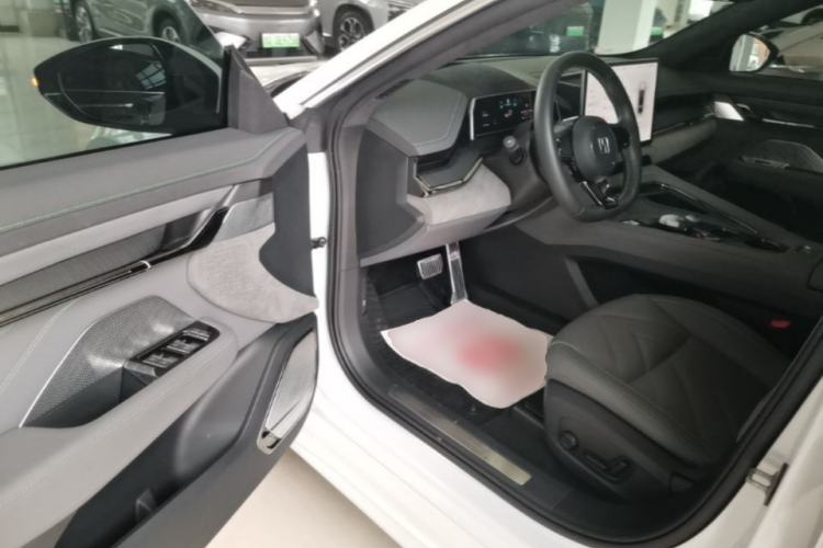 Used Zeekr 001 2023 WE Edition 86 kWh Driver Seat
