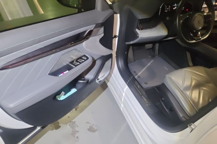Used Zeekr 001 2023 ME Edition 100 kWh Driver Seat
