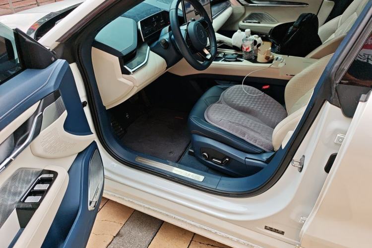 Used Zeekr 001 2023 ME Edition 100 kWh Driver Seat