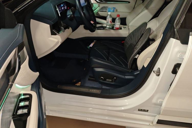 Used Zeekr 001 2023 ME Edition 100 kWh Driver Seat