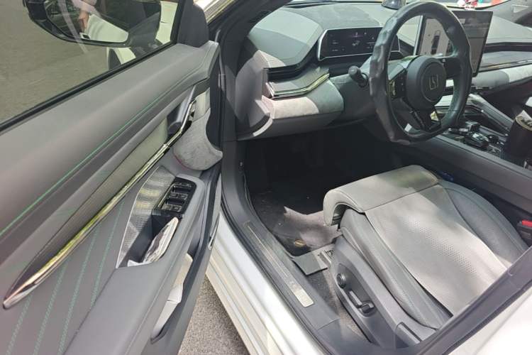 Used Zeekr 001 2023 WE Edition 100 kWh Driver Seat