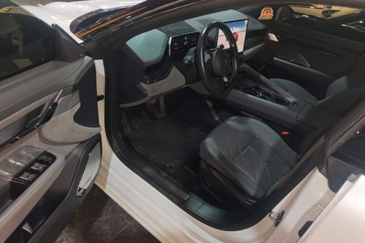 Used Zeekr 001 2023 WE Edition 86 kWh Driver Seat