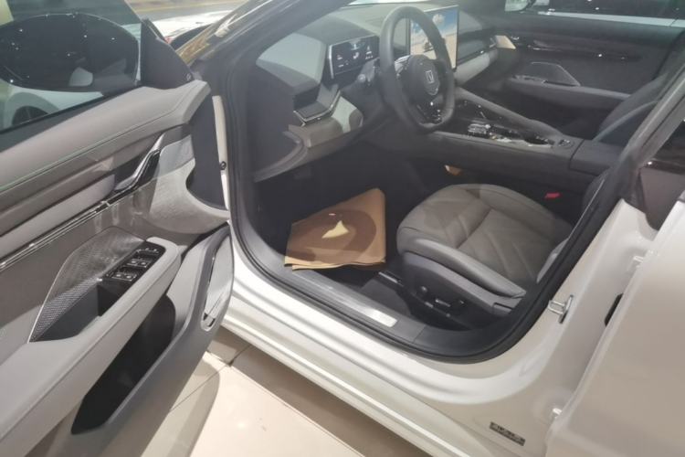 Used Zeekr 001 2023 WE Edition 100 kWh Driver Seat